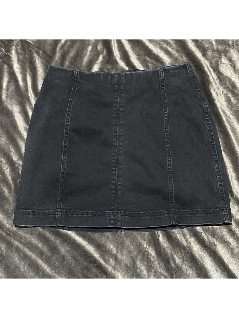 Wild Fable Black Mini Skirt Size 10 Women’s Fitted Seam Detail Back Zip